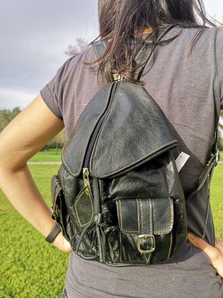 Mochila de cuero auténtico hecha a mano