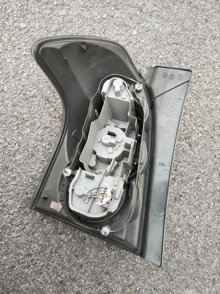 ✅PILOTO TRASERO DERECHO TOYOTA VERSO