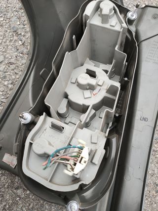 ✅PILOTO TRASERO DERECHO TOYOTA VERSO