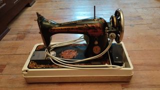 MÁQUINA DE COSER SINGER CON CAJA