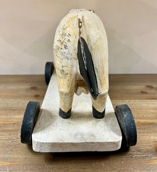 Antiguo ternero de juguete en madera