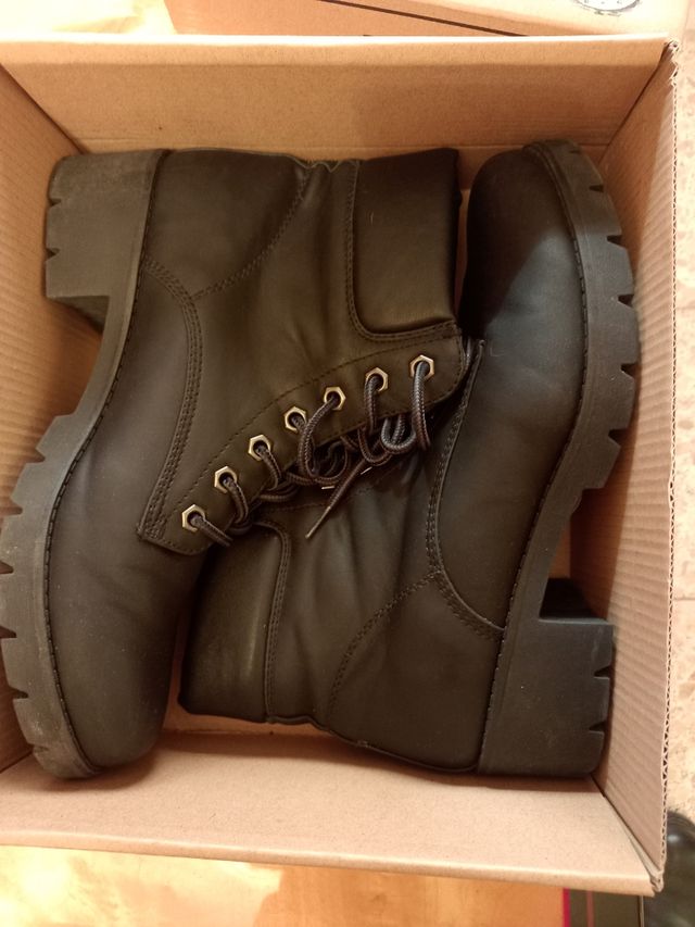 Botas de piel   nuevas