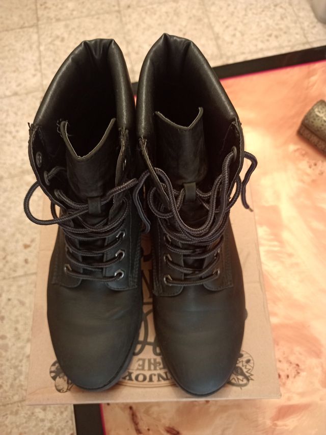 Botas de piel   nuevas