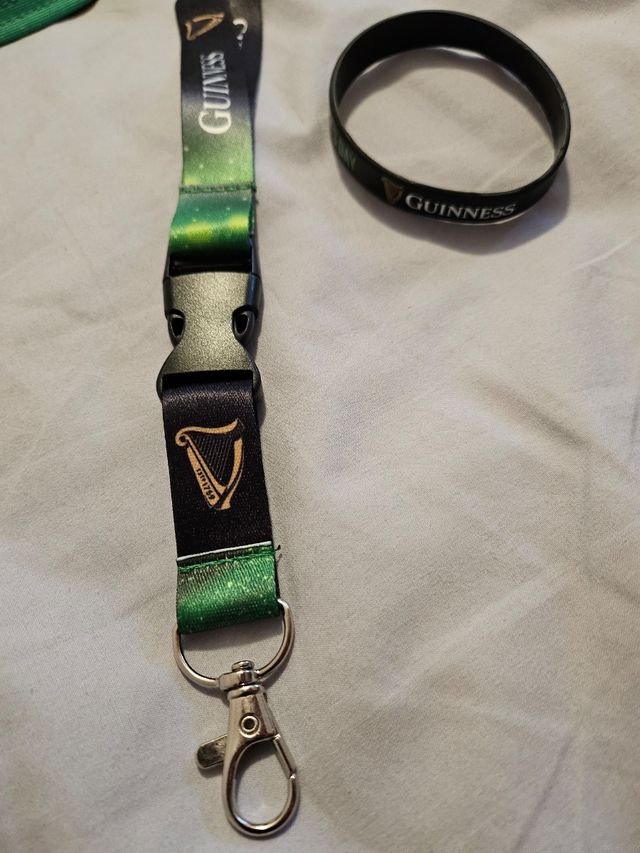 Gorro, pulsera y cinta Guiness original 