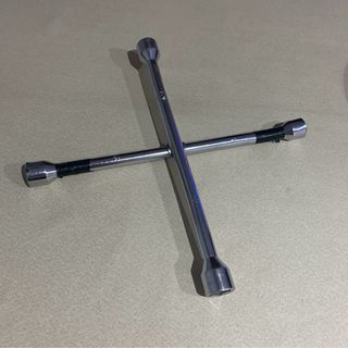 Llave rueda cruz