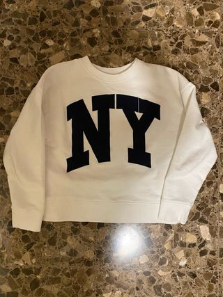 Sudadera blanca con letras NY grandes
