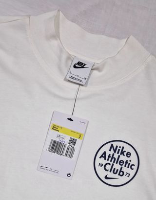 Camiseta Nike Manga Larga Cuello Alto Blanco Vela.