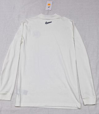 Camiseta Nike Manga Larga Cuello Alto Blanco Vela.