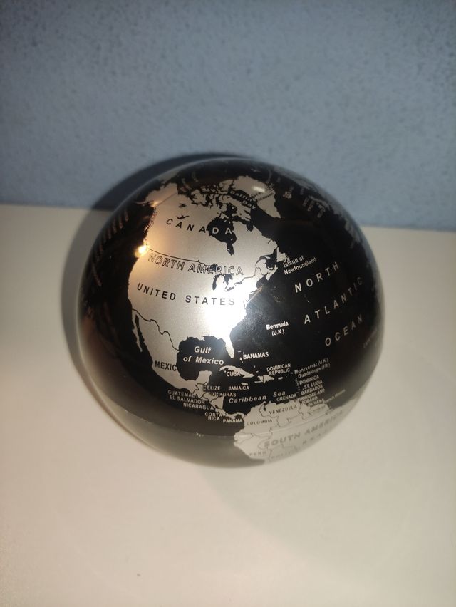 Bola giratoria del mapa del mundo