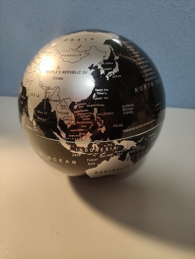 Bola giratoria del mapa del mundo