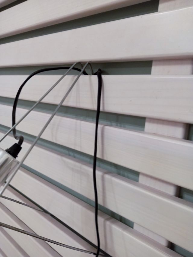 Lámpara para lectura o iluminación dirigida.