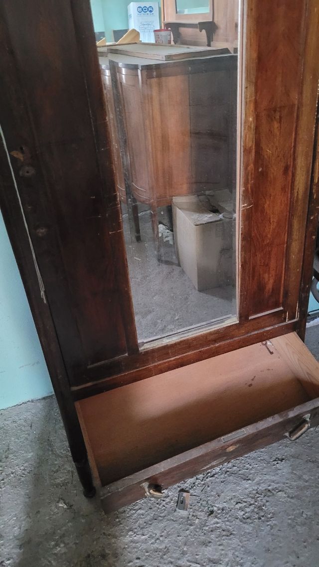 Antiguo armario tipo cabinet.