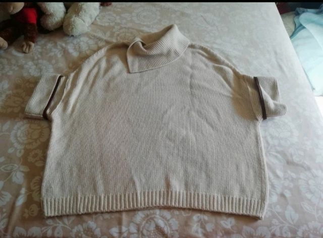 Poncho marca Massimo Dutti