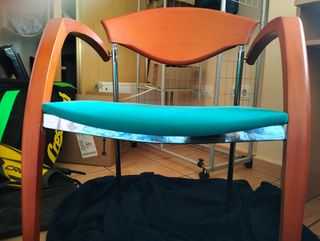 Silla de madera metal y terciopelo