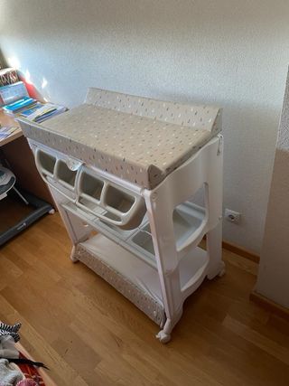 Cambiador con bañera