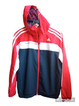Chaqueta deportiva Adidas.
