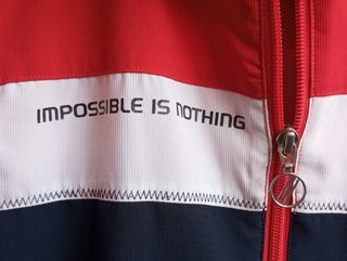 Chaqueta deportiva Adidas.