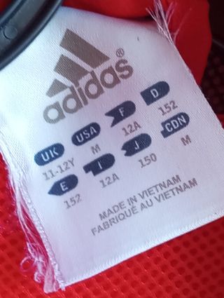Chaqueta deportiva Adidas.