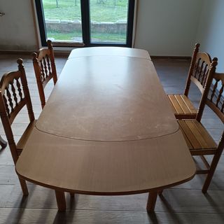 Mesa y sillas