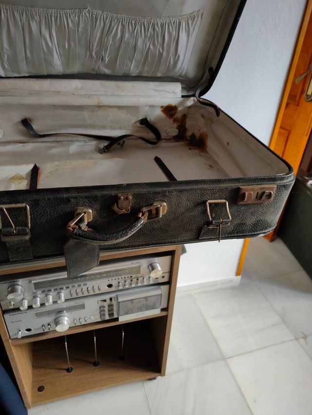 Maleta antigua de viaje muy grande 