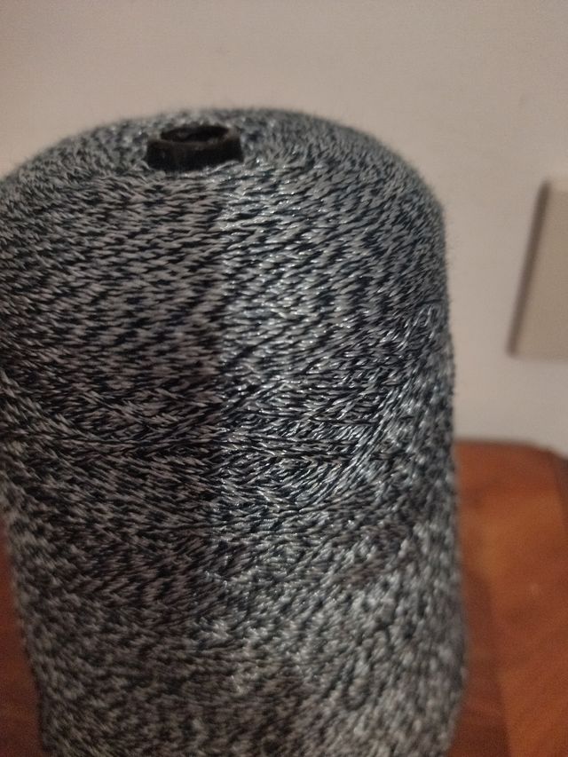 Gomitolone filato sottile lucido