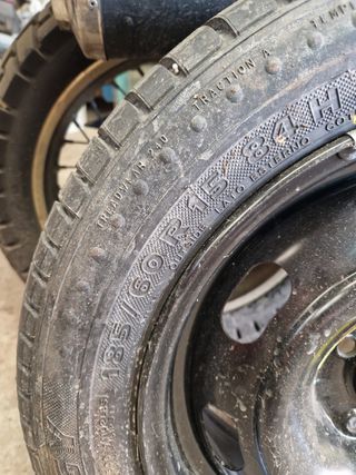 Rueda y neumatico 185/60 R 15 michelin