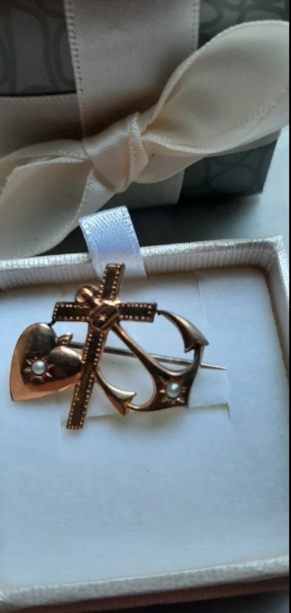 Spilla in Oro Antico Fede Speranza Carità