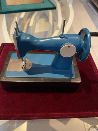 Maquina de coser de juguete