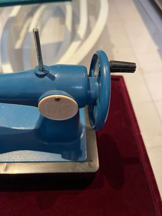 Maquina de coser de juguete