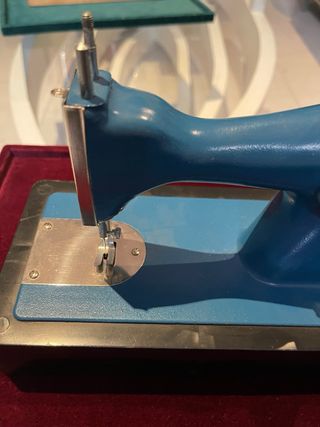 Maquina de coser de juguete