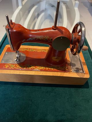 Antiguo juguete maquina de coser