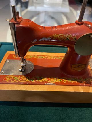 Antiguo juguete maquina de coser