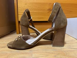 Sandalias marrones de piel