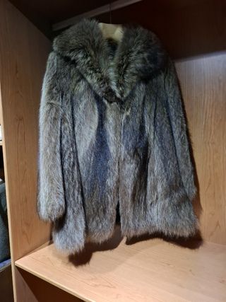 Abrigo tipo zorro plateado