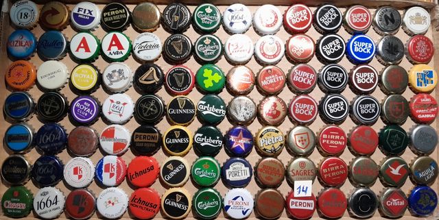Chapas de cerveza y refrescos