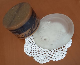 Vela aroma canela + plato + tapete.