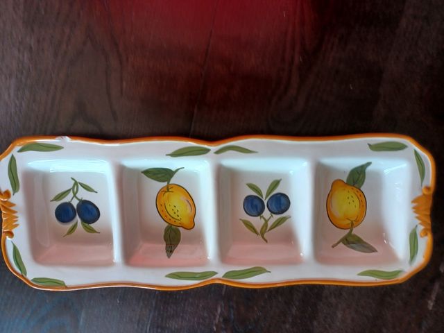 Antipastiera dipinta a mano.