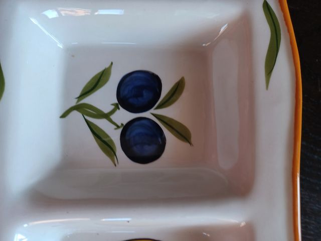 Antipastiera dipinta a mano.