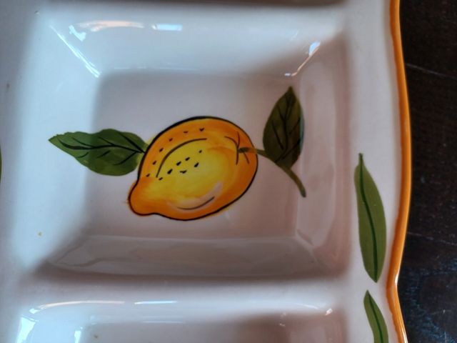 Antipastiera dipinta a mano.