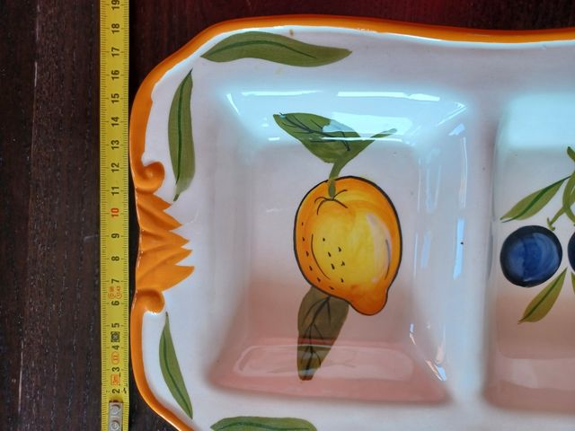 Antipastiera dipinta a mano.