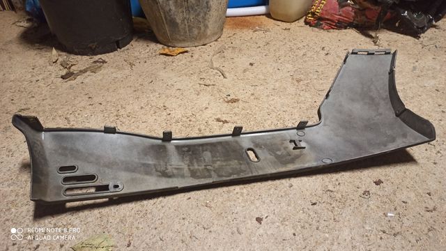 Tapa inferior izquierda bajo carenado