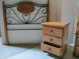 Mesilla de 3 cajones