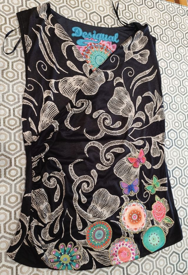 Camiseta Desigual con fruncido