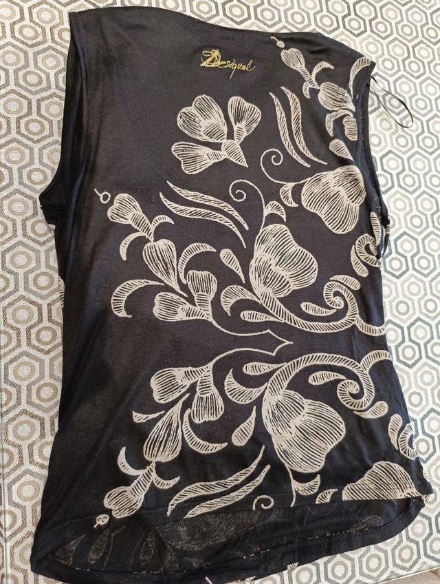 Camiseta Desigual con fruncido