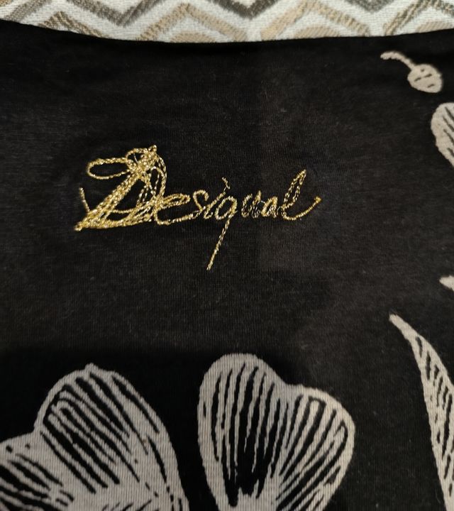 Camiseta Desigual con fruncido