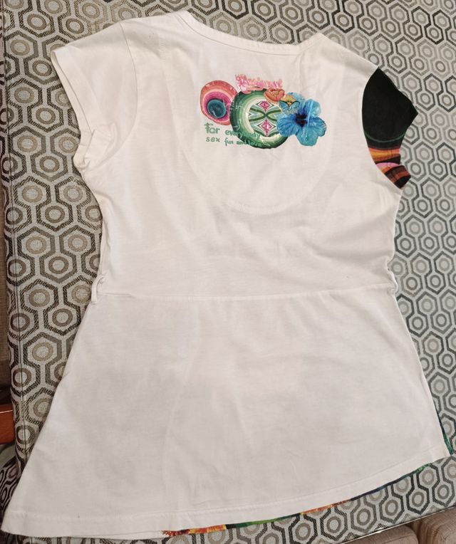Camiseta Desigual escote