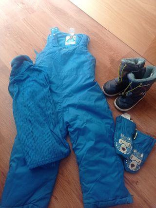 Traje de nieve con botas ,guantes y term