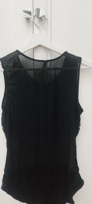 Bodie negro, semitransparente.