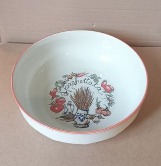 Ciotola di portata e 2 piatti fondi