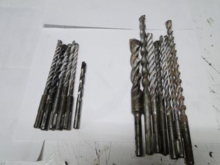 TALADRO PROFESIONAL CON MALETA Y BROCAS (149130)